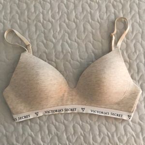 32C Like New Victoria's Secret Bra